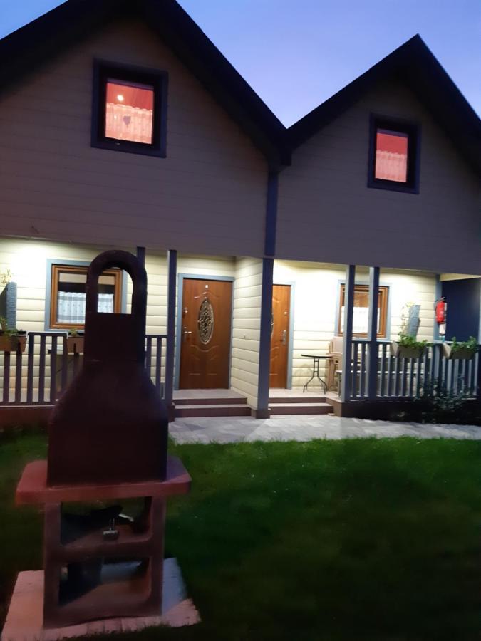 Domki Teo Pietrowe I Parterowe Rewal Eksteriør bilde